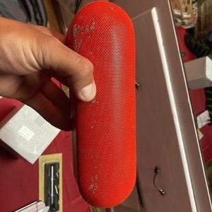 Beats pill + (PRODUCT) Red
